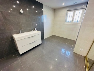 MAISON A LOUER - ST CHAMOND - 175.36 m2 - 1�850�&euro; charges comprises par mois