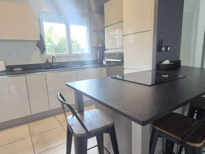 MAISON A LOUER - ST CHAMOND - 100 m2 - 1 300 € charges comprises par mois