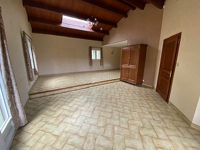 MAISON A LOUER - ST ETIENNE COTE CHAUDE LES MAISONS ROUGES - 143.7 m2 - 999 &euro; charges comprises par mois