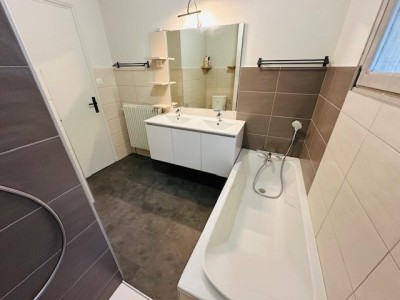 MAISON - ST ETIENNE MONTAUD/BEL AIR/BERGSON - 199.33 m2 - LOUÉ