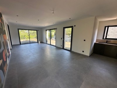 MAISON A LOUER - ST ETIENNE ZENITH/MEONS/LE SOLEIL - 100.85 m2 - 1 000 € charges comprises par mois