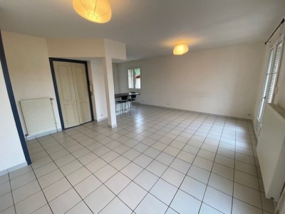 MAISON - ST PRIEST EN JAREZ - 100.74 m2 - LOUÉ