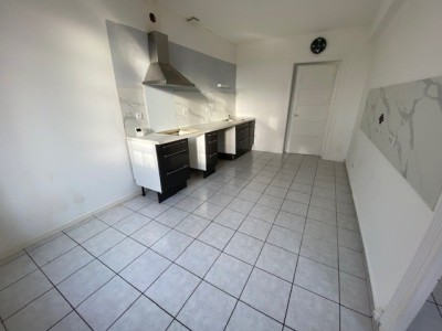 MAISON - SURY LE COMTAL - 113.83 m2 - LOUÉ