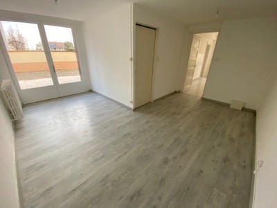MAISON - SURY LE COMTAL - 113.83 m2 - LOUÉ