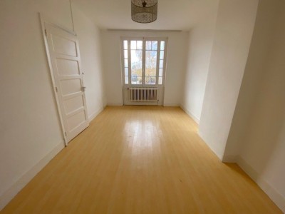 MAISON - SURY LE COMTAL - 113.83 m2 - LOUÉ