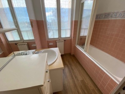 MAISON - SURY LE COMTAL - 113.83 m2 - LOUÉ