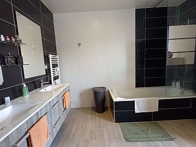 MAISON A VENDRE - ANDREZIEUX BOUTHEON - 208 m2 - 599000€