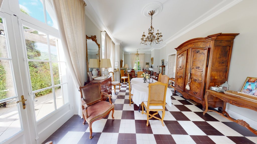 MAISON - AUREC SUR LOIRE - 253 m2 - 325�000�&euro;