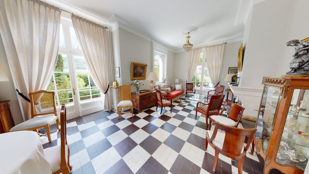 MAISON - AUREC SUR LOIRE - 253 m2 - 325�000�&euro;