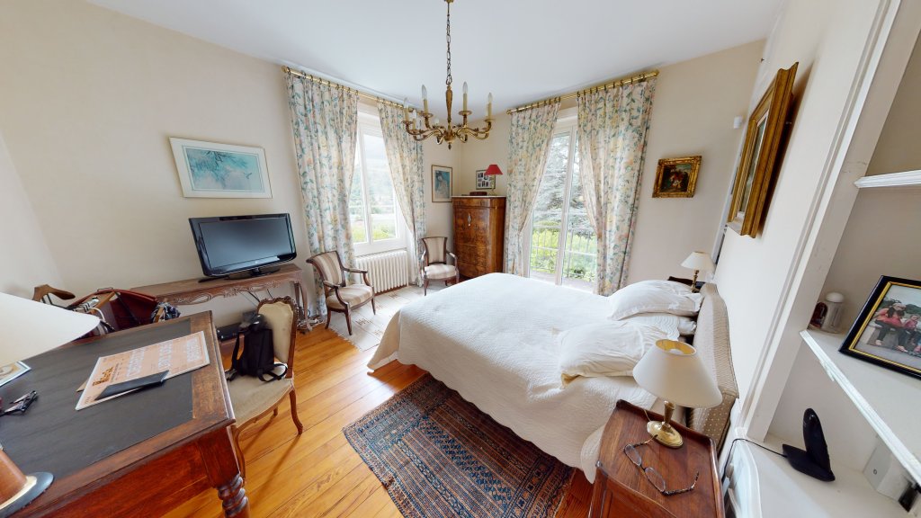 MAISON - AUREC SUR LOIRE - 253 m2 - 325�000�&euro;