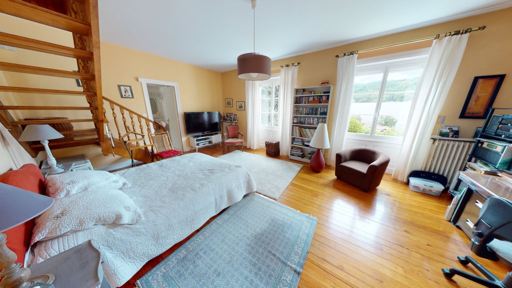 MAISON - AUREC SUR LOIRE - 253 m2 - 325�000�&euro;