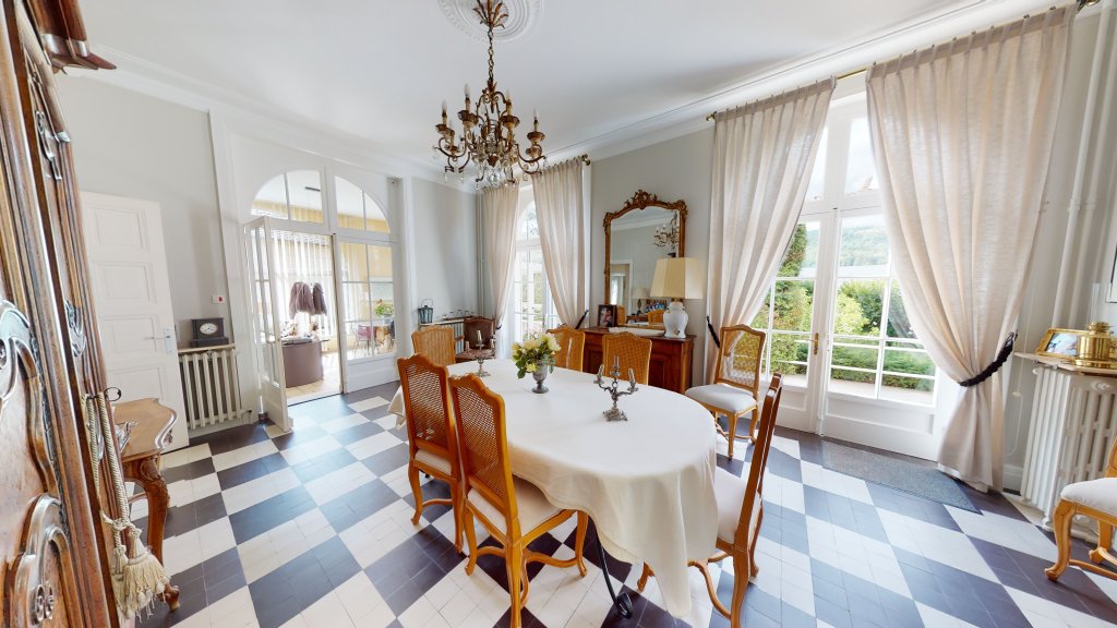 MAISON - AUREC SUR LOIRE - 253 m2 - 325�000�&euro;