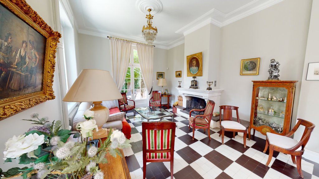 MAISON - AUREC SUR LOIRE - 253 m2 - 325�000�&euro;