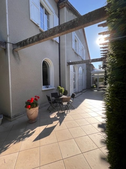 MAISON - AUREC SUR LOIRE - 253 m2 - 325�000�&euro;