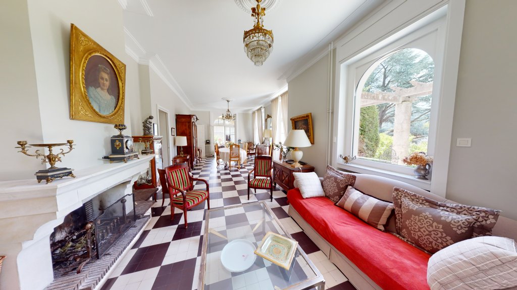 MAISON - AUREC SUR LOIRE - 253 m2 - 325�000�&euro;