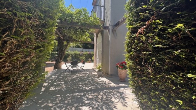 MAISON - AUREC SUR LOIRE - 253 m2 - 325�000�&euro;