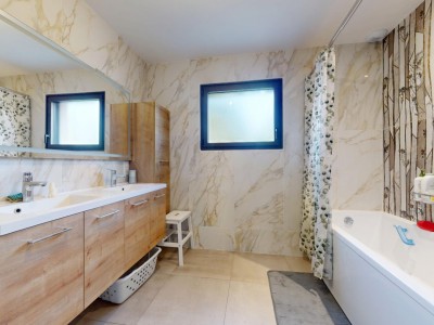 MAISON A VENDRE - BEAUZAC - 180 m2 - 447 000 €
