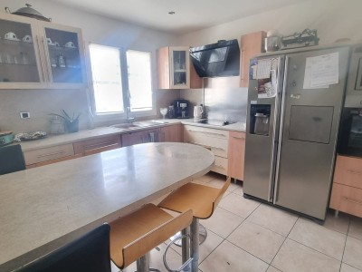 Maison sur sous-sol de 93m,terrain 1248m,secteur rsidentiel