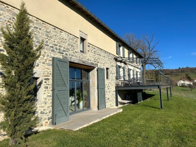 ANCIENNE FERME RENOVEE A VENDRE - LARAJASSE - 375 m2 - 799 000 €
