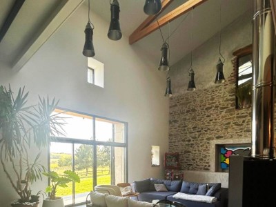 ANCIENNE FERME RENOVEE A VENDRE - LARAJASSE - 375 m2 - 799 000 €