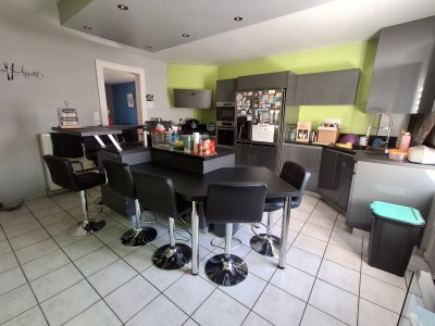 Maison familiale A VENDRE - LE CHAMBON FEUGEROLLES - 172 m2 - 250 000 €