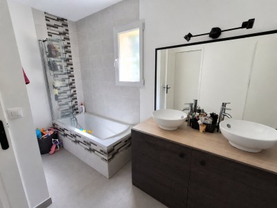 MAISON A VENDRE - LE CHAMBON FEUGEROLLES - 112 m2 - 240 000 &euro;