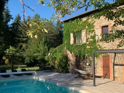 Corps de ferme entirement rnov Secteur Pris A VENDRE - ST BONNET LES OULES - 360 m2 - 820000€