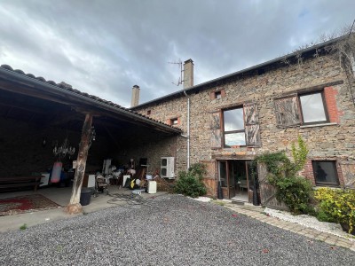 Corps de ferme entirement rnov Secteur Pris A VENDRE - ST BONNET LES OULES - 360 m2 - 820000€