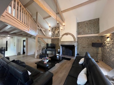 Corps de ferme entirement rnov Secteur Pris A VENDRE - ST BONNET LES OULES - 360 m2 - 820000€