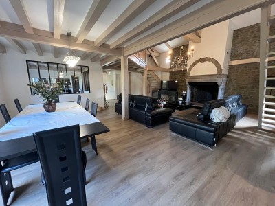 Corps de ferme entirement rnov Secteur Pris A VENDRE - ST BONNET LES OULES - 360 m2 - 820000€