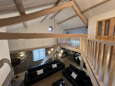 Corps de ferme entirement rnov Secteur Pris A VENDRE - ST BONNET LES OULES - 360 m2 - 820000€