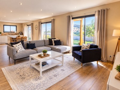 MAISON RECENTE AVES PISCINE A VENDRE - ST CHAMOND PHILIPPIERE - 119 m2 - 450 000 €