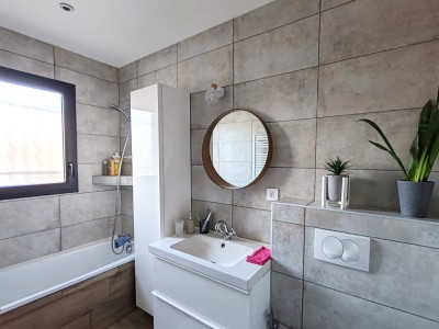 MAISON RECENTE AVES PISCINE A VENDRE - ST CHAMOND PHILIPPIERE - 119 m2 - 450 000 €