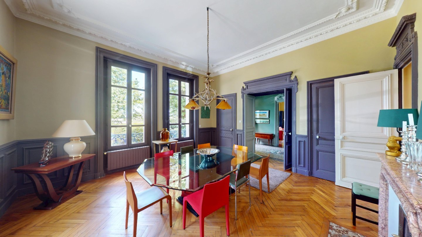 Maison de ma�tre A VENDRE - ST ETIENNE MONTHIEU - 355 m2 - 685�000�&euro;