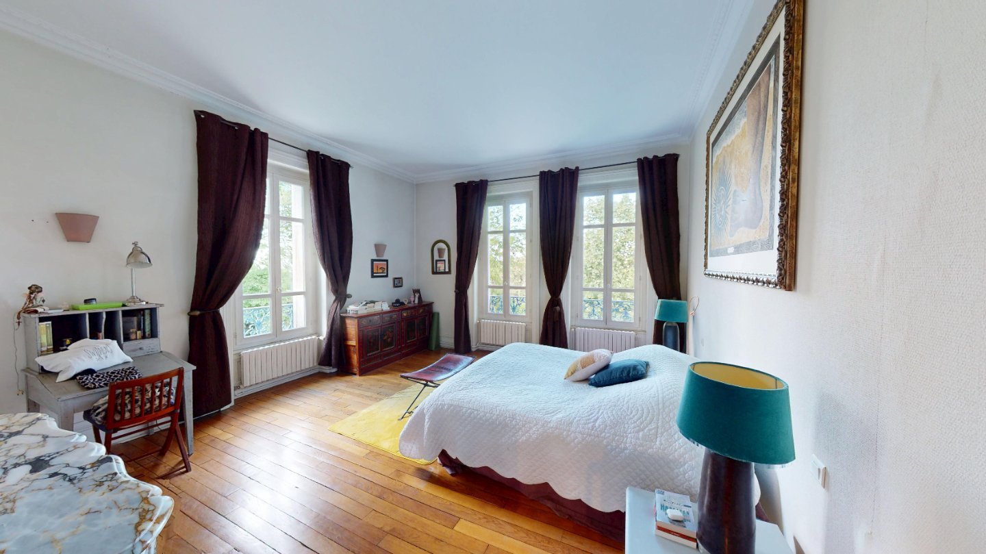 Maison de ma�tre A VENDRE - ST ETIENNE MONTHIEU - 355 m2 - 685�000�&euro;