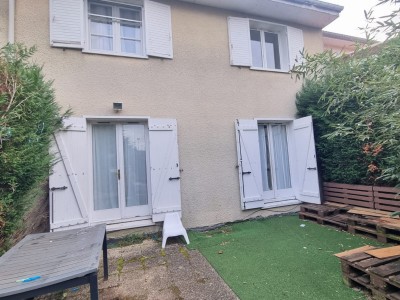 Secteur rsidentiel, Maison mitoyenne F5 de 110m2,Garage de 50m, terrain 379m