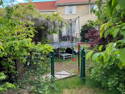 Secteur rsidentiel, Maison mitoyenne F5 de 110m2,Garage de 50m, terrain 379m