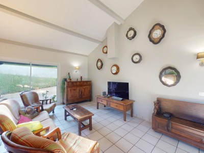 Maison d Architecte T5 avec piscine A VENDRE - ST GENEST LERPT Le Chasseur - 146 m2 - 520 000 €