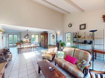 Maison d Architecte T5 avec piscine A VENDRE - ST GENEST LERPT Le Chasseur - 146 m2 - 520 000 €
