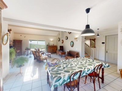 Maison d Architecte T5 avec piscine A VENDRE - ST GENEST LERPT Le Chasseur - 146 m2 - 520 000 €