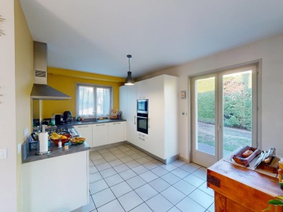Maison d Architecte T5 avec piscine A VENDRE - ST GENEST LERPT Le Chasseur - 146 m2 - 520 000 €