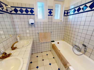 Maison d Architecte T5 avec piscine A VENDRE - ST GENEST LERPT Le Chasseur - 146 m2 - 520 000 €