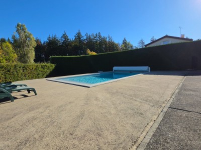 Maison d Architecte T5 avec piscine A VENDRE - ST GENEST LERPT Le Chasseur - 146 m2 - 520 000 €