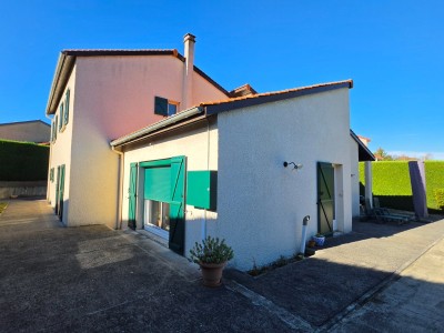Maison d Architecte T5 avec piscine A VENDRE - ST GENEST LERPT Le Chasseur - 146 m2 - 520 000 €