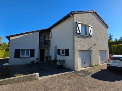 Maison d Architecte T5 avec piscine A VENDRE - ST GENEST LERPT Le Chasseur - 146 m2 - 520 000 €