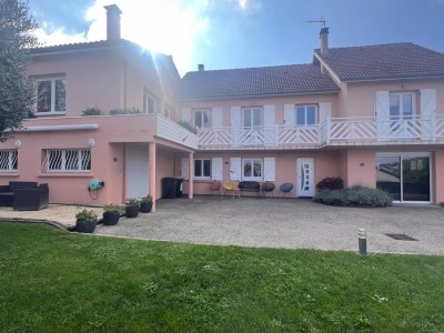 MAISON A VENDRE - ST GENEST LERPT - 263.42 m2 - 447000€