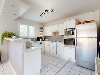 MAISON 6 pices de 131m AVEC PISCINE A VENDRE - ST JEAN DE TOUSLAS - 131 m2 - 465000€