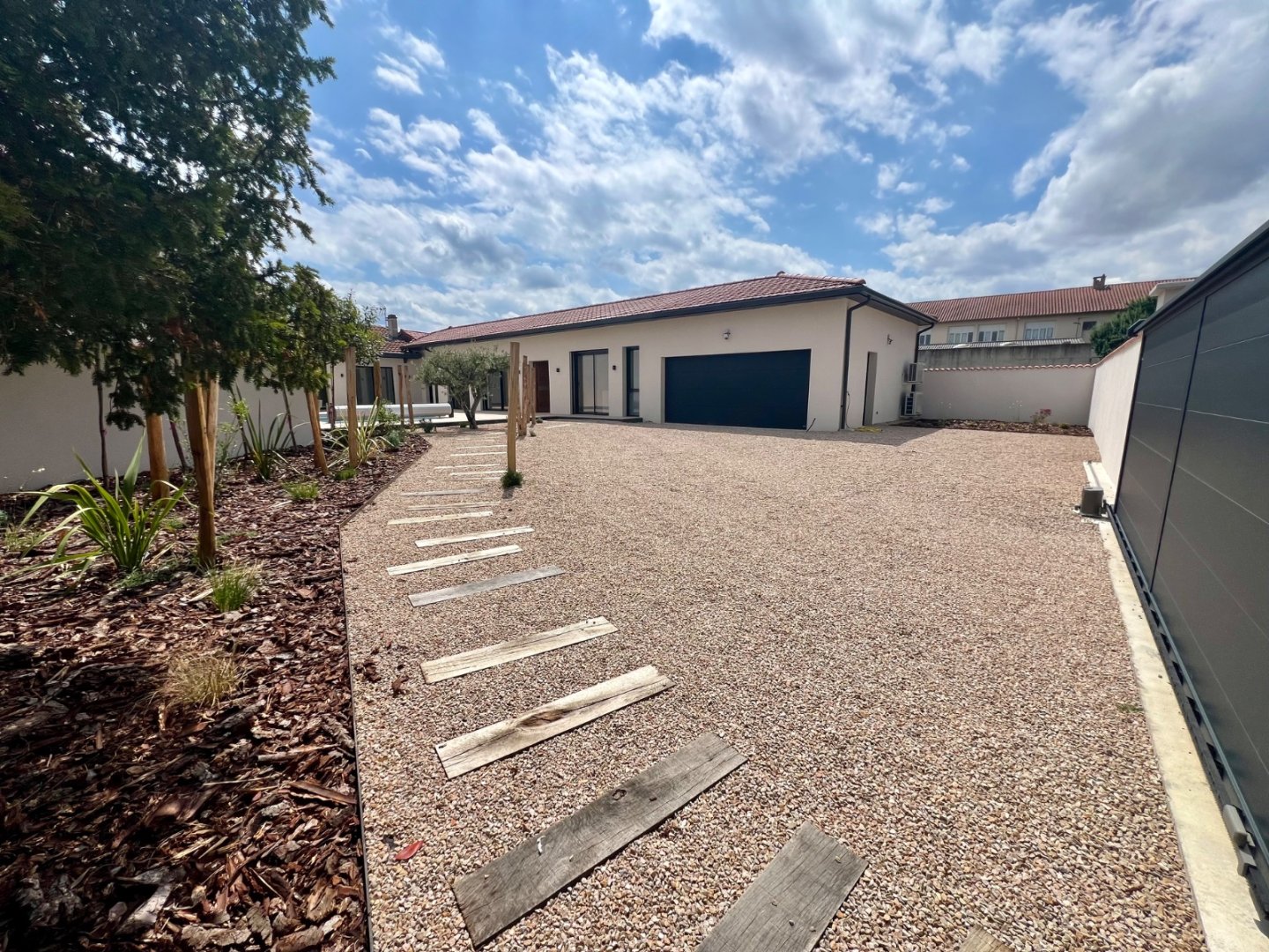 Maison de plein pied de 180 m2 habitables - ST JUST ST RAMBERT Saint-Just-Saint-Rambert - 180.02 m2 - 525�000�&euro;