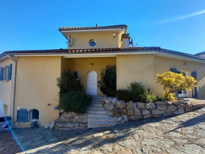 Maison de 214 m2 avec piscine creusée A VENDRE - ST PRIEST EN JAREZ - 214 m2 - 550 000 €