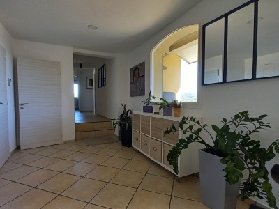 Maison de 214 m2 avec piscine creusée A VENDRE - ST PRIEST EN JAREZ - 214 m2 - 550 000 €